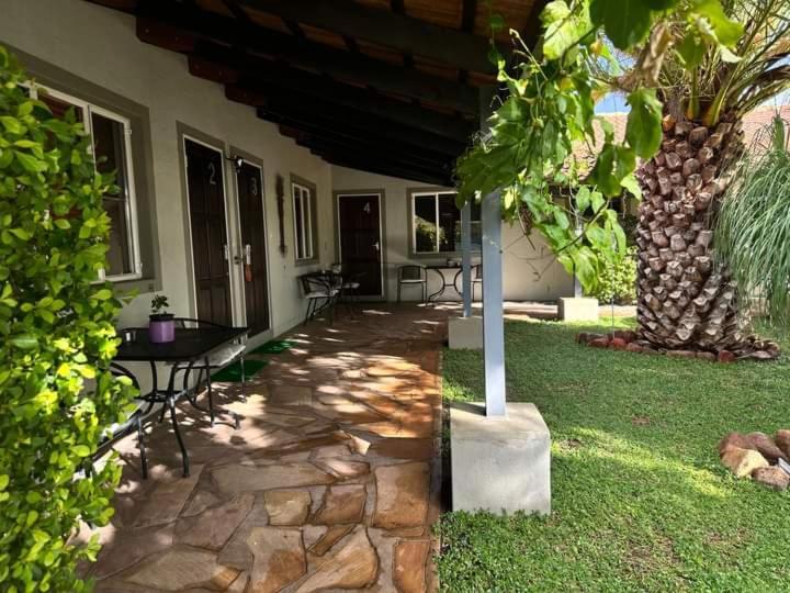 Kamaku Guesthouse Otjiwarongo Extérieur photo