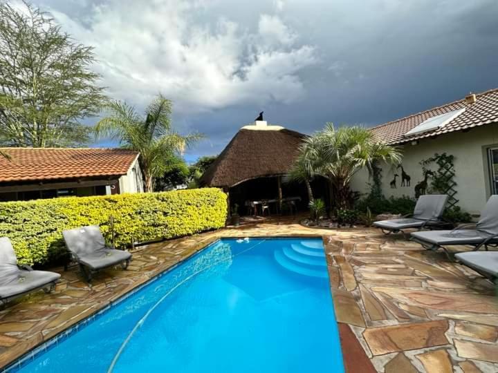 Kamaku Guesthouse Otjiwarongo Extérieur photo
