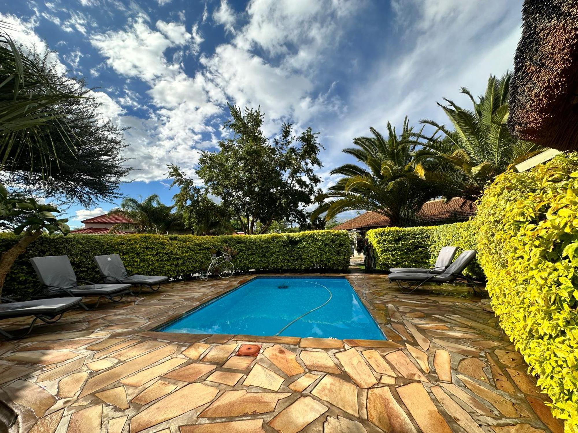 Kamaku Guesthouse Otjiwarongo Extérieur photo